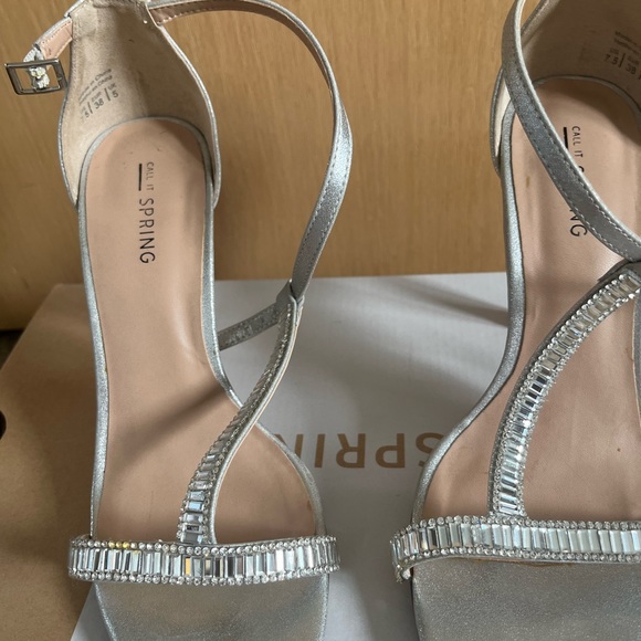 Spring silver sandals size 7.5 - Picture 3 of 6